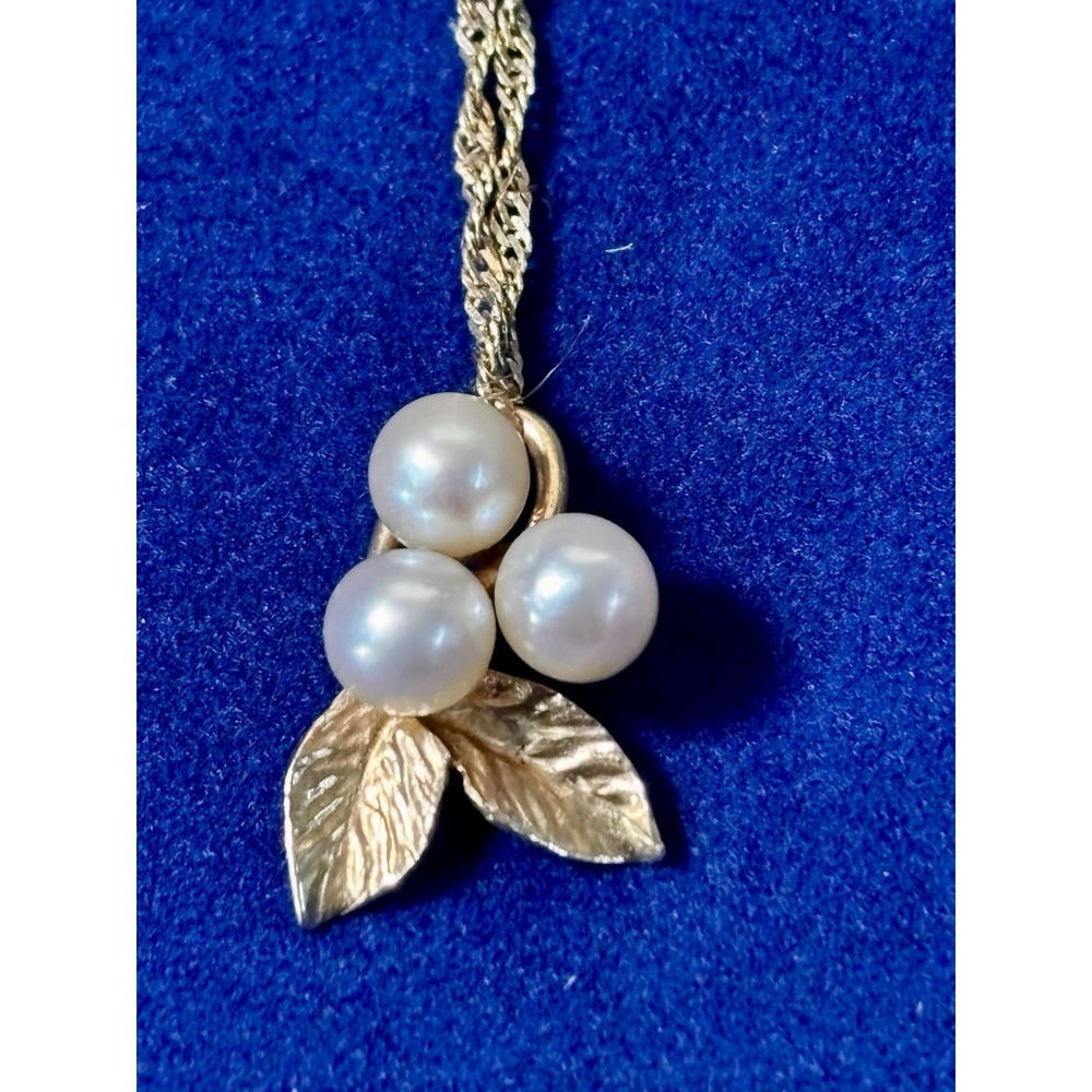 Vintage 14K Mings Hawaiian Genuine Pearl & Gold Leaves Pendant and Chain.